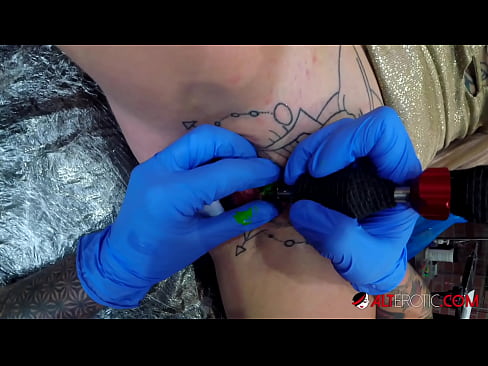 ❤️ Extrem tattooed Hottie Sully Savage krut en Tattoo op hirem Klitoris ️❌ Pornovideo op Porno lb.kutjeporno.ru